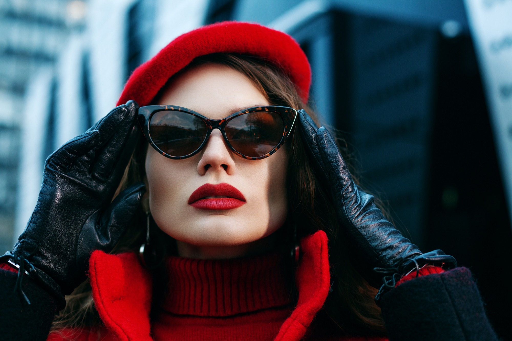 Outdoor close up portrait of young beautiful fashionable woman posing in street.